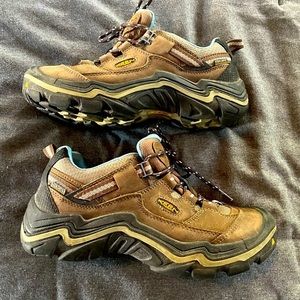 Keen Women’s Waterproof Outdoor Hiking Walking Sh… - image 1